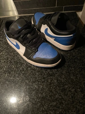 Jordan 1 lows - Färger är ute ur lager och finns inte längre