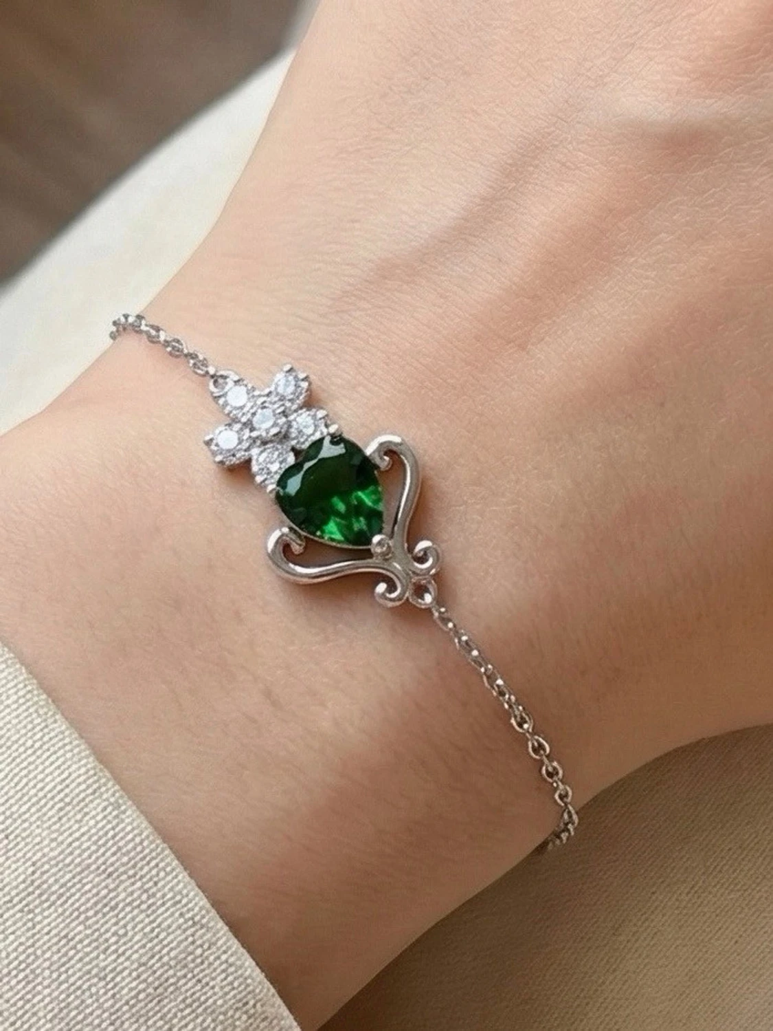 Delikat Armband i äkta silver (925) med Labbodlad grön topas