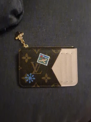 Korthållare Winter Edition - Knappt använd. Äkta läder och microchippad för autenticitet 