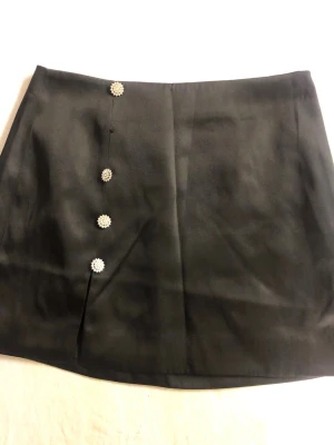 Kjol oanvänd - Snygg kjol från Hm oanvänd 