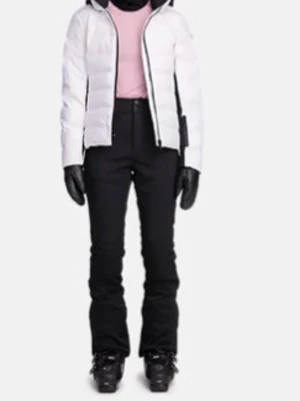 Svarta skidbyxor  - Jättesnygga skidbyxor från Everest med bootcut och dragkedja vid benslut. Aldrig använda med prislapp kvar köpta förra året. Säljer då dem var fel storlek och jag hann inte lämna tillbaka, nypris 1299 kr