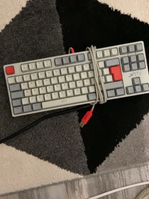 Xrfy k4 rgb  - Fint skick, mekaniskt tangentbord med många olika färgval