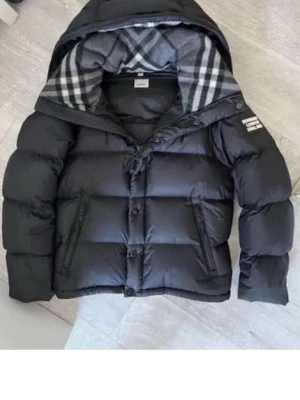 Svart dunväst från Burberry - Helt ny fraktar samma dag🚚