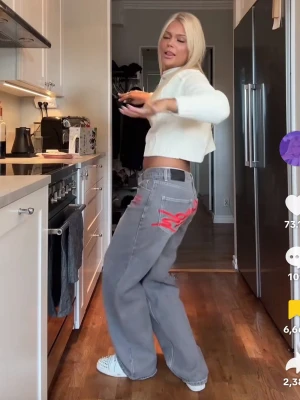 Supersnygga Ed hardy jeans - SÄNKER SKIT MKT VID SNABB AFFÄR NYPRIS 1200kr!!! Skit snygga ed hardy jeans som saga stq har helt ny skick SÄNKER PRIS VID SNABB AFFÄR❤️