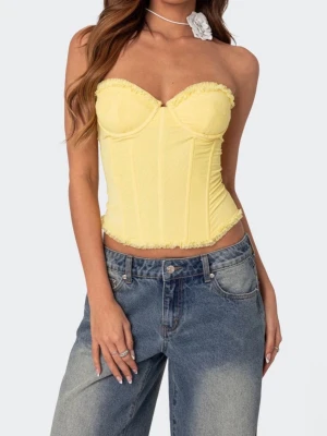 Gul korsettopp från Edikted S - Supersöt gul korsettopp från Edikted i storlek S. Toppen har volangkant upptill och nedtill, markerade kupor och snörning i sidan för extra snygg passform. 