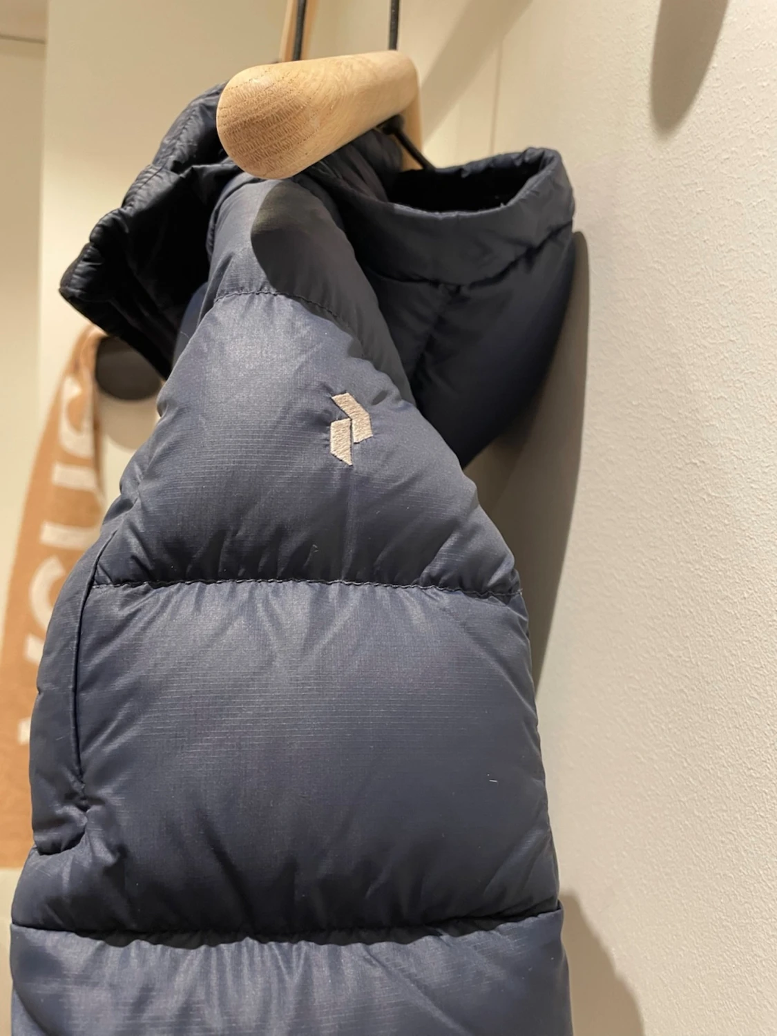 Mörkblå Peak Performance dunjacka 140 - 2