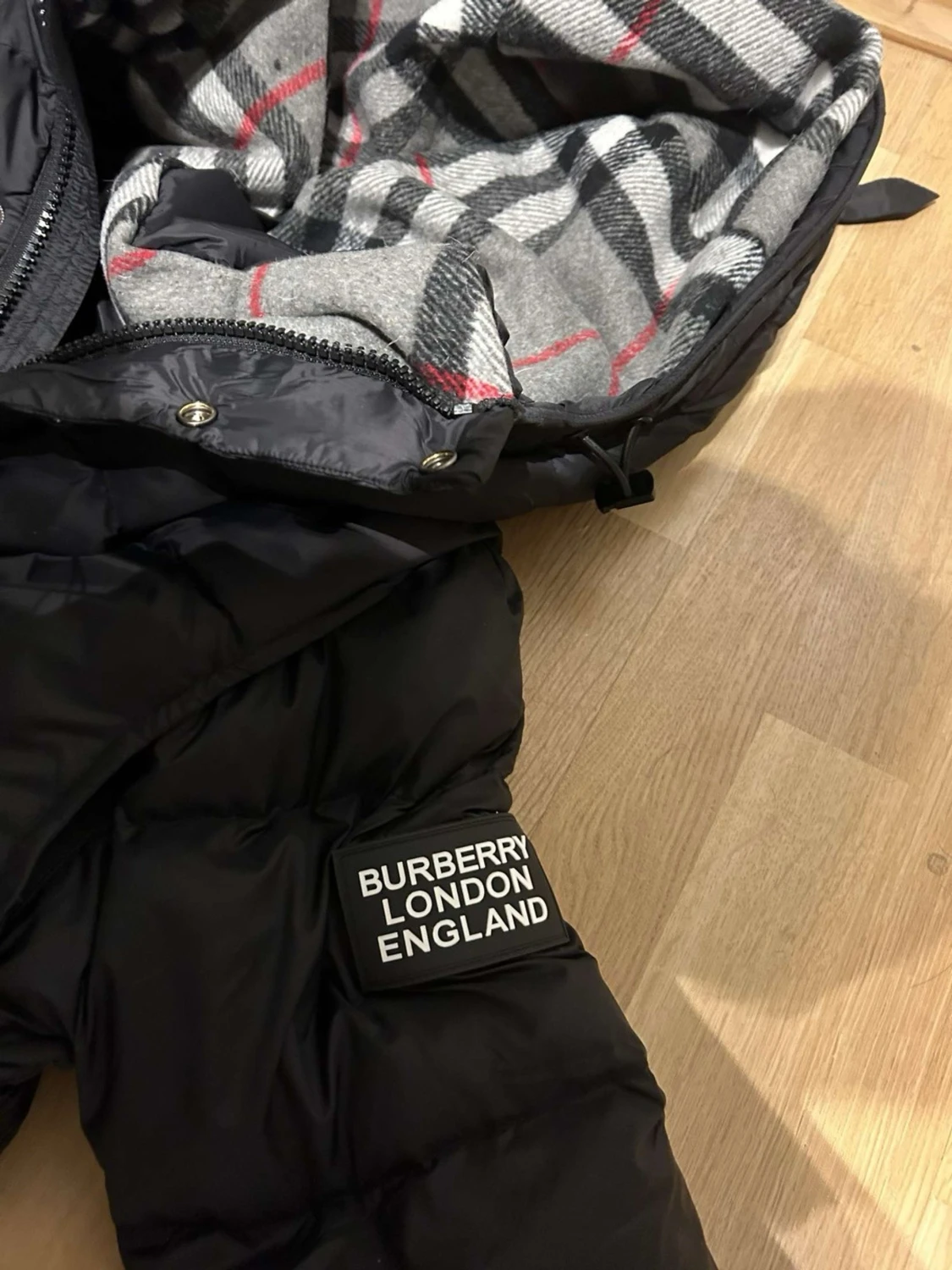 Svart pufferjacka från Burberry - 2