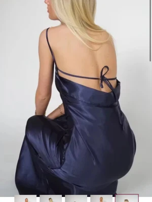 Balklänning By Stina  - Säljer nu min fina balklänning från By Stina som är i modellen Engla och som har använts en gång, på vår lärarmiddag. Den är i storlek S regular och i super fint skick. Priset är så klart diskuterbart, vill få sålt allt så snart som möjligt ☺️hör av så snabbt som möjligt så den hinner komma innan baldagen 😊