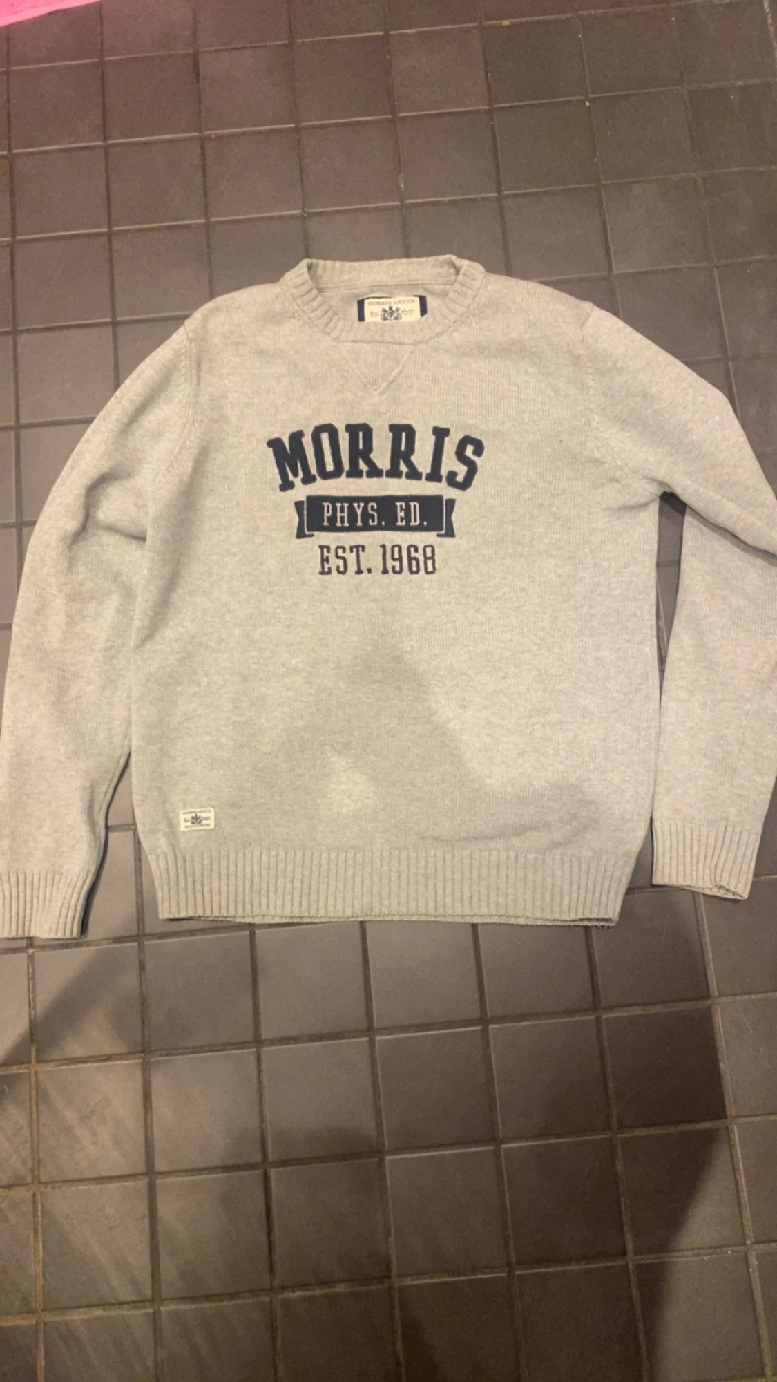 Grå stickad tröja från Morris Gents