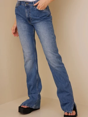 Nelly mid waist slits jeans 44 - Jag kan fixa fri frakt, kontakta mig innan köp. Nelly nya mid waist jeans med slits i storlek 44. Nya med prislapp.