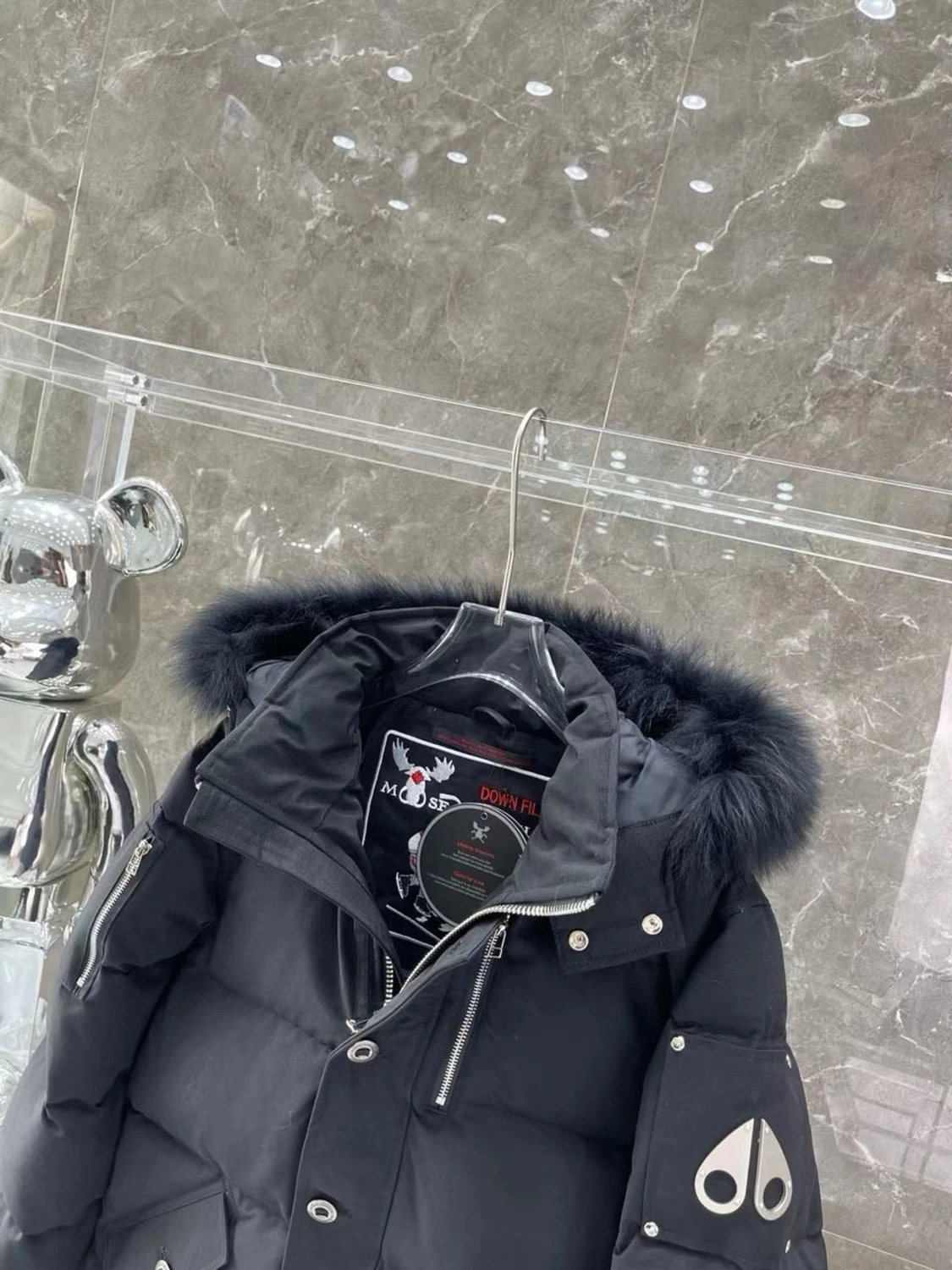 Svart dunjacka från Moose Knuckles - 3