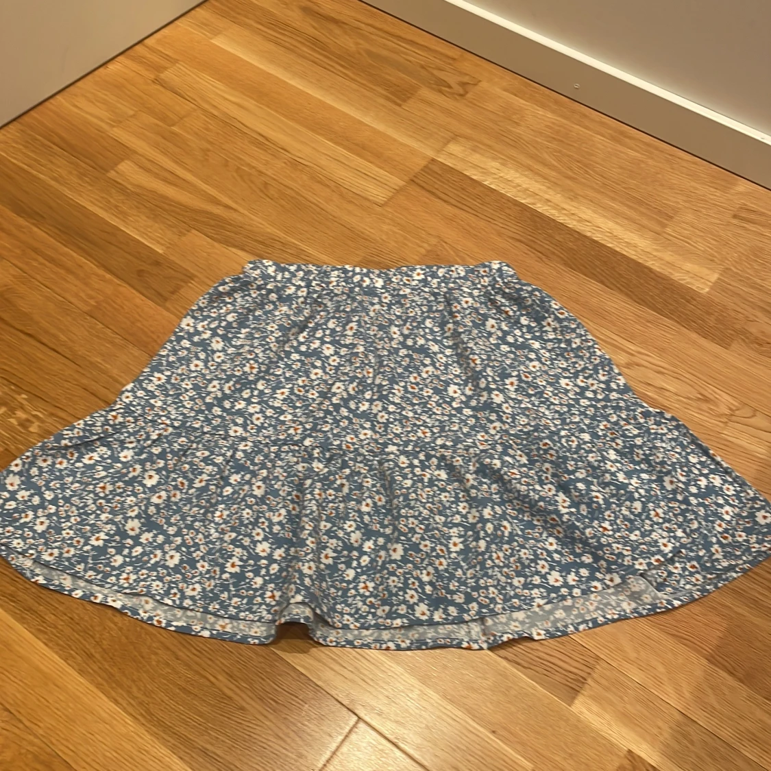 Blommig blå kortkjol från SHEIN