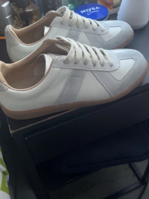 Madon morgirla gats - Säljer fem på grund av att jag insåg att dem va inte min grej. Hade en tidigare par men tyckte inte om färgen. Har använt dem sparsamt som ni kan se och dem är storlek 41