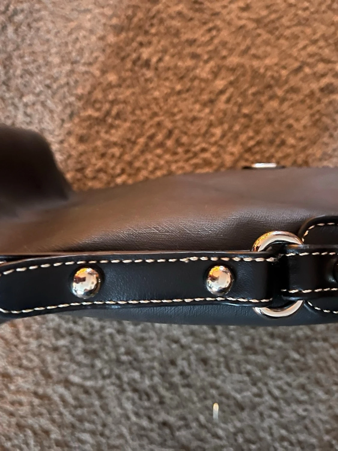 Svart axelväska från Esprit i skinn - 2