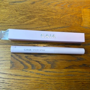 Caia Cosmetics eyeshadow pencil ny - Snow Spice ögonskugga i en penna man snurrar upp! Helt ny oanvänd!