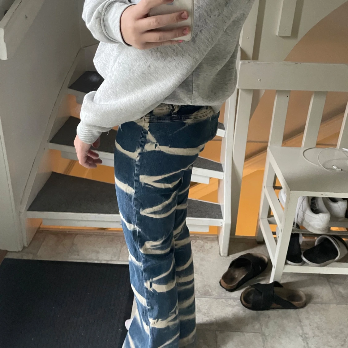 Blå och vita mönstrade jeans - 2