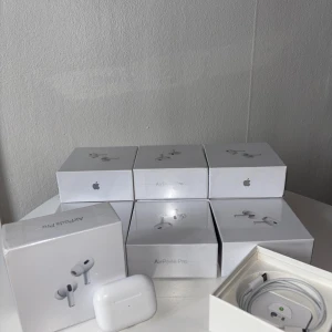 1:1 AirPods Pro gen 2 toppkvalite,  - Obs! Frakt betalas av kunden, fraktas till hela Sverige 