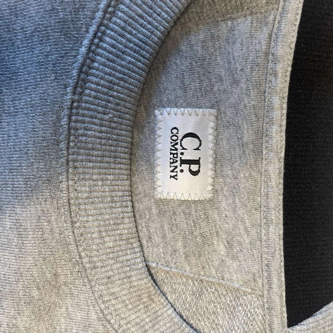Grå sweatshirt från C.P. Company - 2