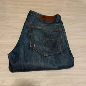 G-Star Raw 3301 jeans - Säljer mitt par G-Star Raw 3301 jeans i storlek W32 L32.