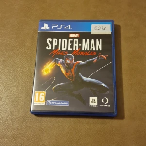 Marvel's Spider-Man: Miles Morales (PS4) - Marvel's Spider-Man: Miles Morales till PS4 i mycket fint skick. Komplett med fodral och skiva, inga synliga repor. Upplev actionfyllda äventyr som Miles Morales i New York. PS5-uppgradering tillgänglig.