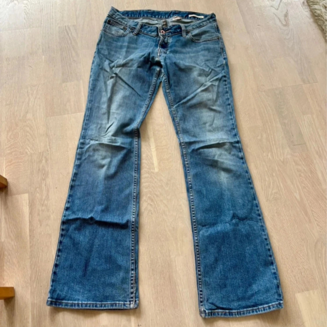 Lågmidjade Levis jeans  - 1