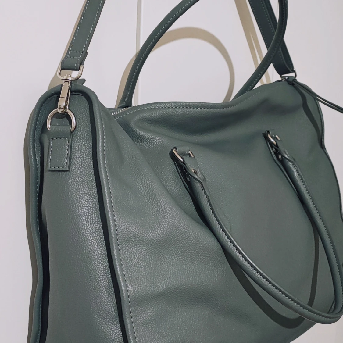 HM axelväska i skinnlook - 1