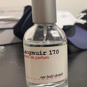 Langmuir 17.0 - Säljer en oneboldchemist parfym (imagination) mängd enligt bild.
