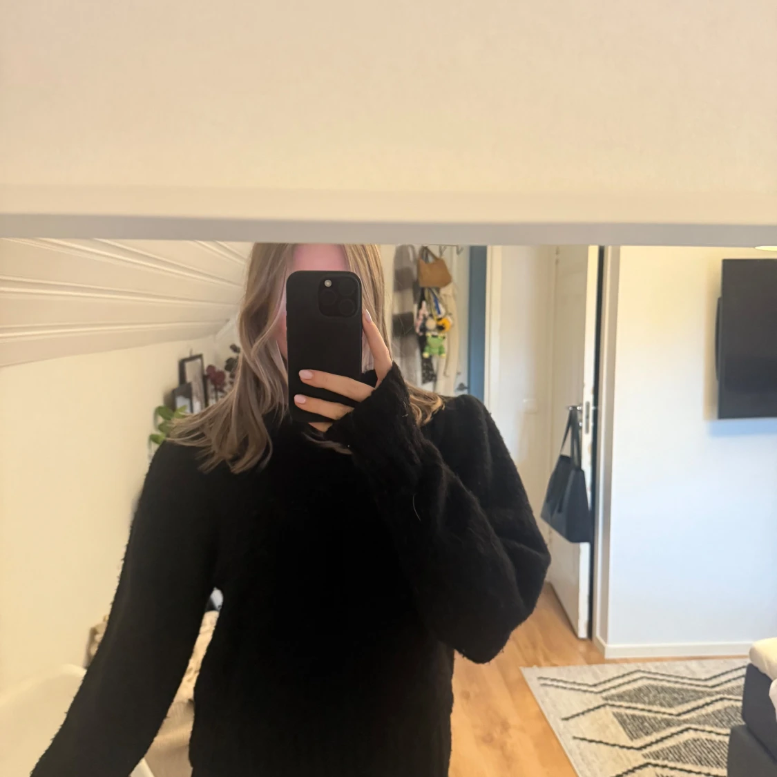 Svart stickad tröja i oversized modell - 1