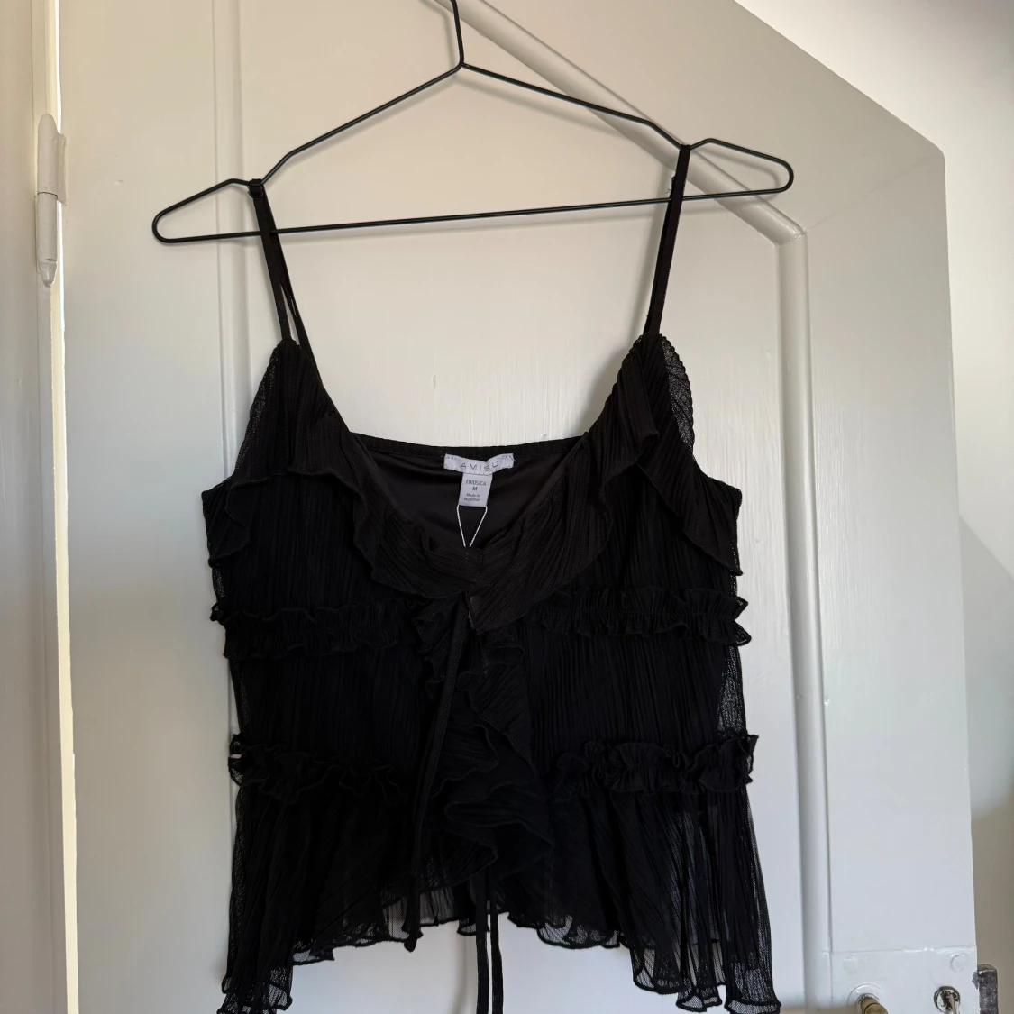 Svart volangig linnetopp från New Yorker