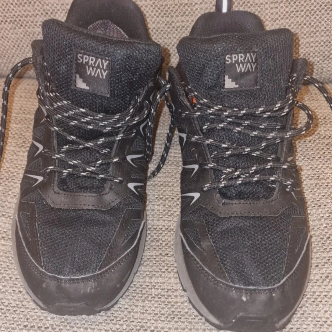 Svarta hikinhskor från Sprayway