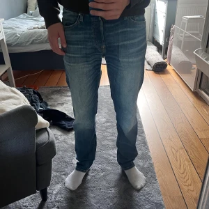 Jeans - Säljer ett par snygga jack&jones jeans i storlek W29 L32. Tveka inte på att höra av dig!