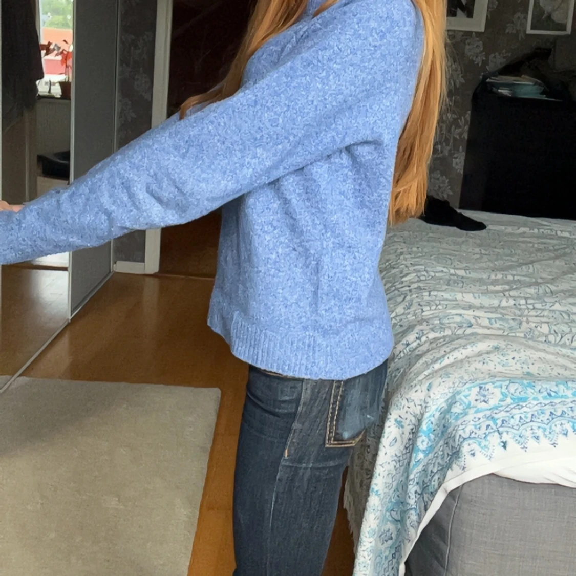 Blå stickad tröja - 1