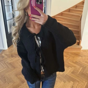 Kofta me rosetter - Jätte söt kofta me knyt rosetter✨✨🥰🥰 använd 1 gång