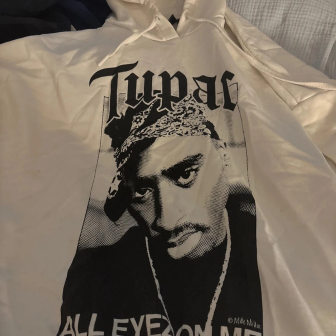 Vit Tupac hoodie från Bershka L - 3