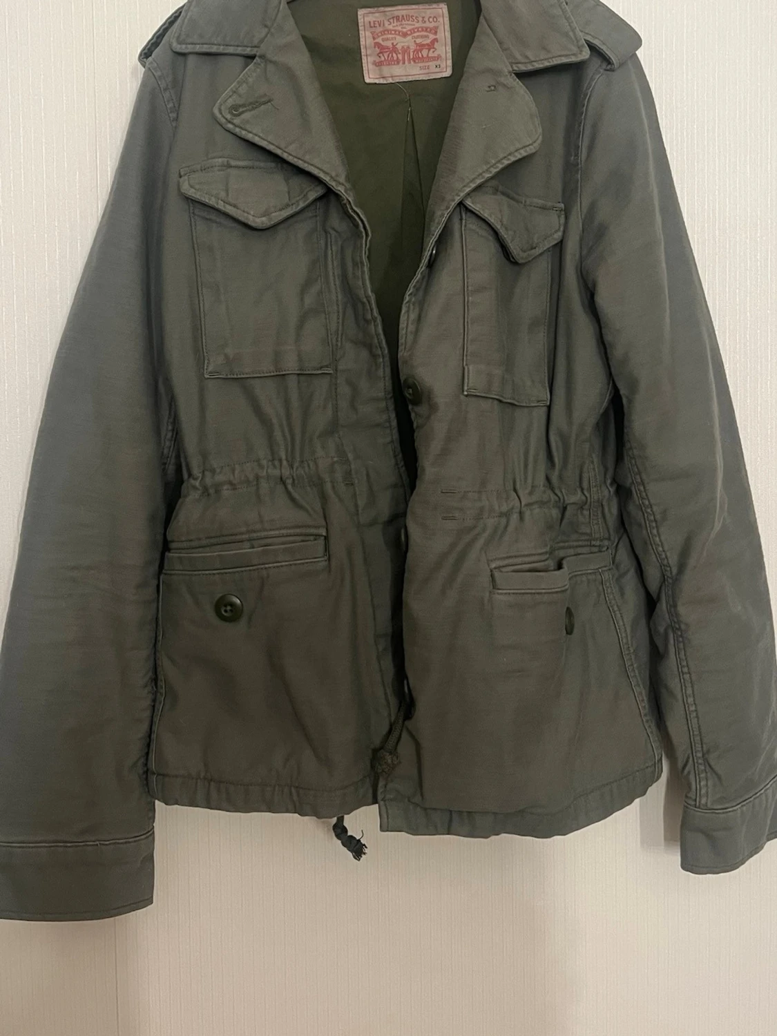 Grön parkajacka från Levi's XS