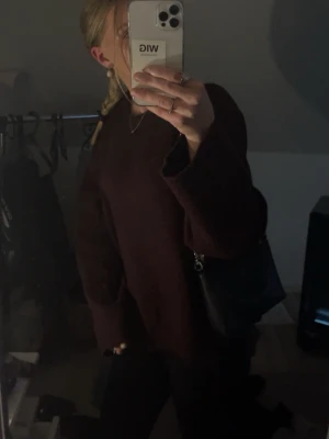 Vinröd stickad tröja  - Vinröd stickad tröja från gina tricot. Storlek xl men passar mig som har s🩷 något nopprig