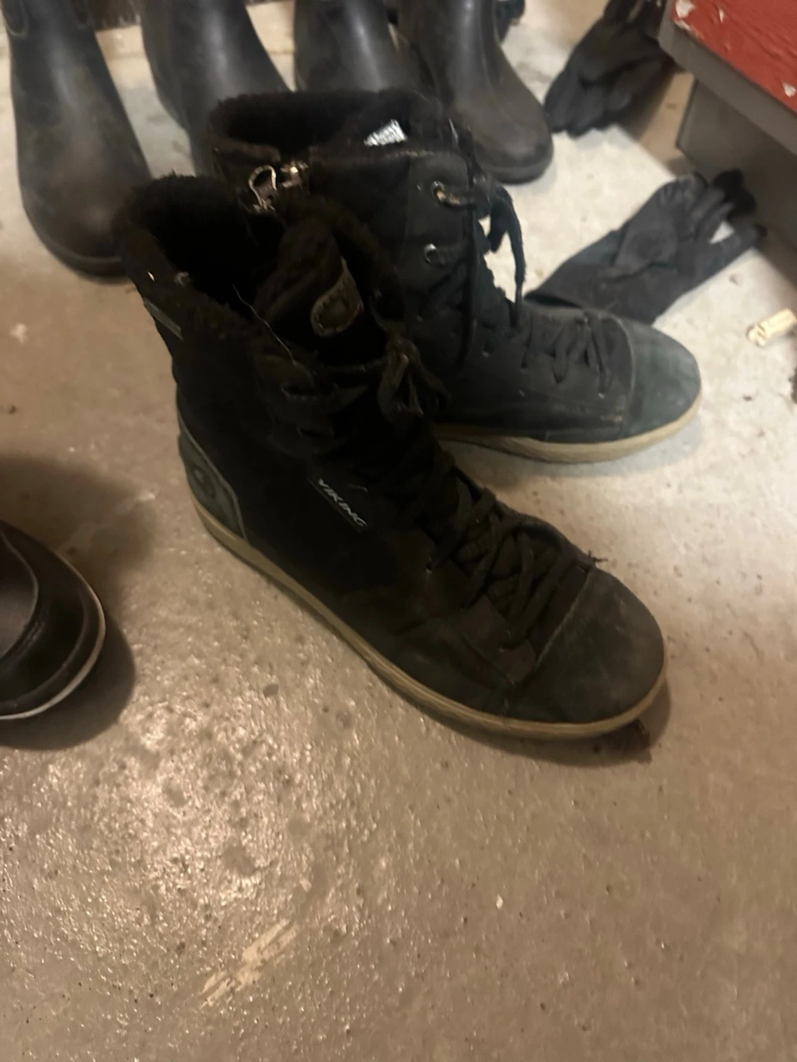 Svarta höga sneakers från Viking - 1