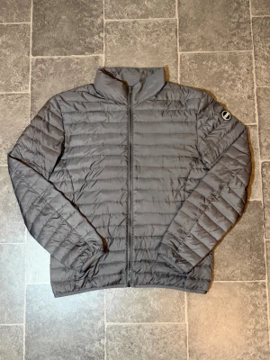 Colmar jacka - •9/10 skick - mycket bra skick✅ •Storlek M📏 •Inkluderat - jacka👖 •Fraktar inom 24h📦 •Nypris - ca 2998 SEK💸