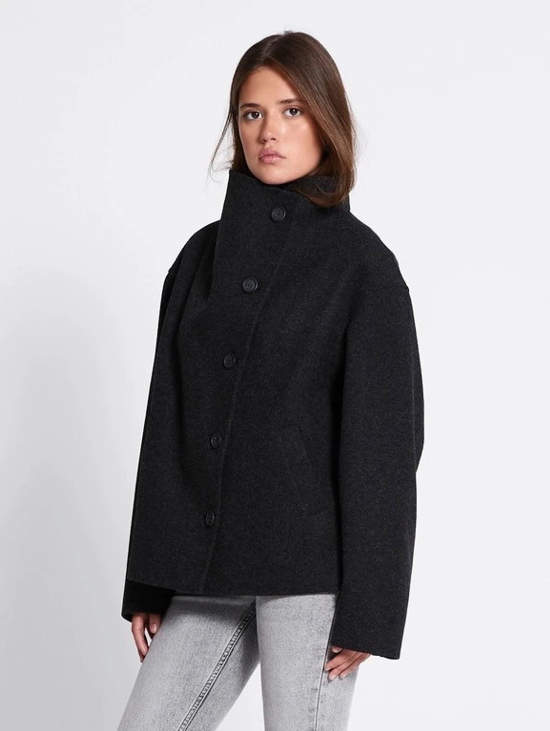 Svart ullkappa med hög krage - 1