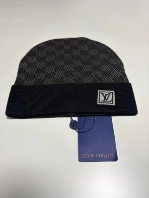 Lv mössa - En svart lv mössa funkar för vintern