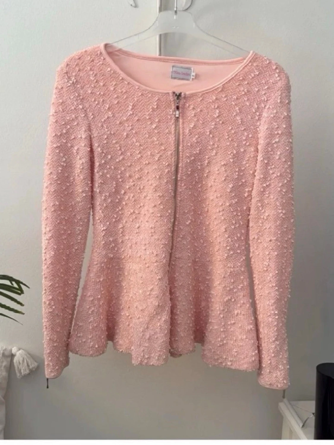 Vackert gnistrande kofta, fodrad.