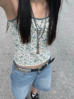 Söt blommigt linne - Perfekt till sommar! mycket mjuk och fin. 