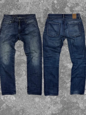 Jeans  - Tja säljer dessa trendiga och stilrena jeans! Mått: A:40 B:77 C:23 D:20 E:16 (cm)  Skriv vid fundering 😇✌️