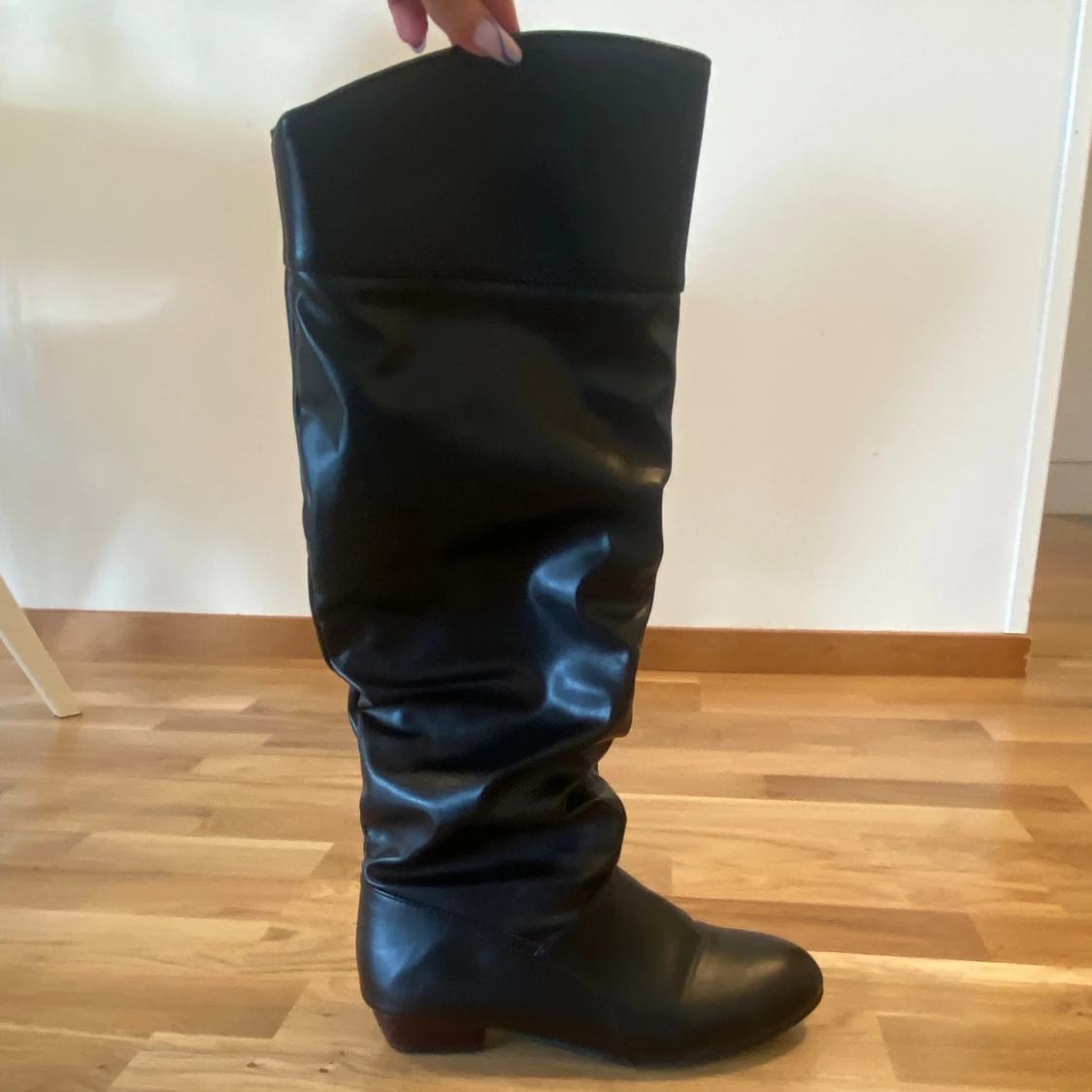 Knähöga boots i skinn - 2