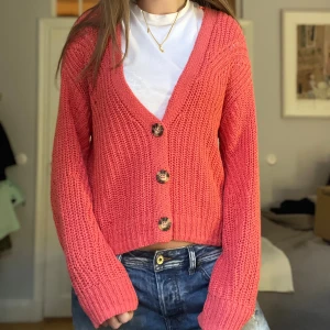 Corallröd kofta - Supersnygg kofta!!💕💕