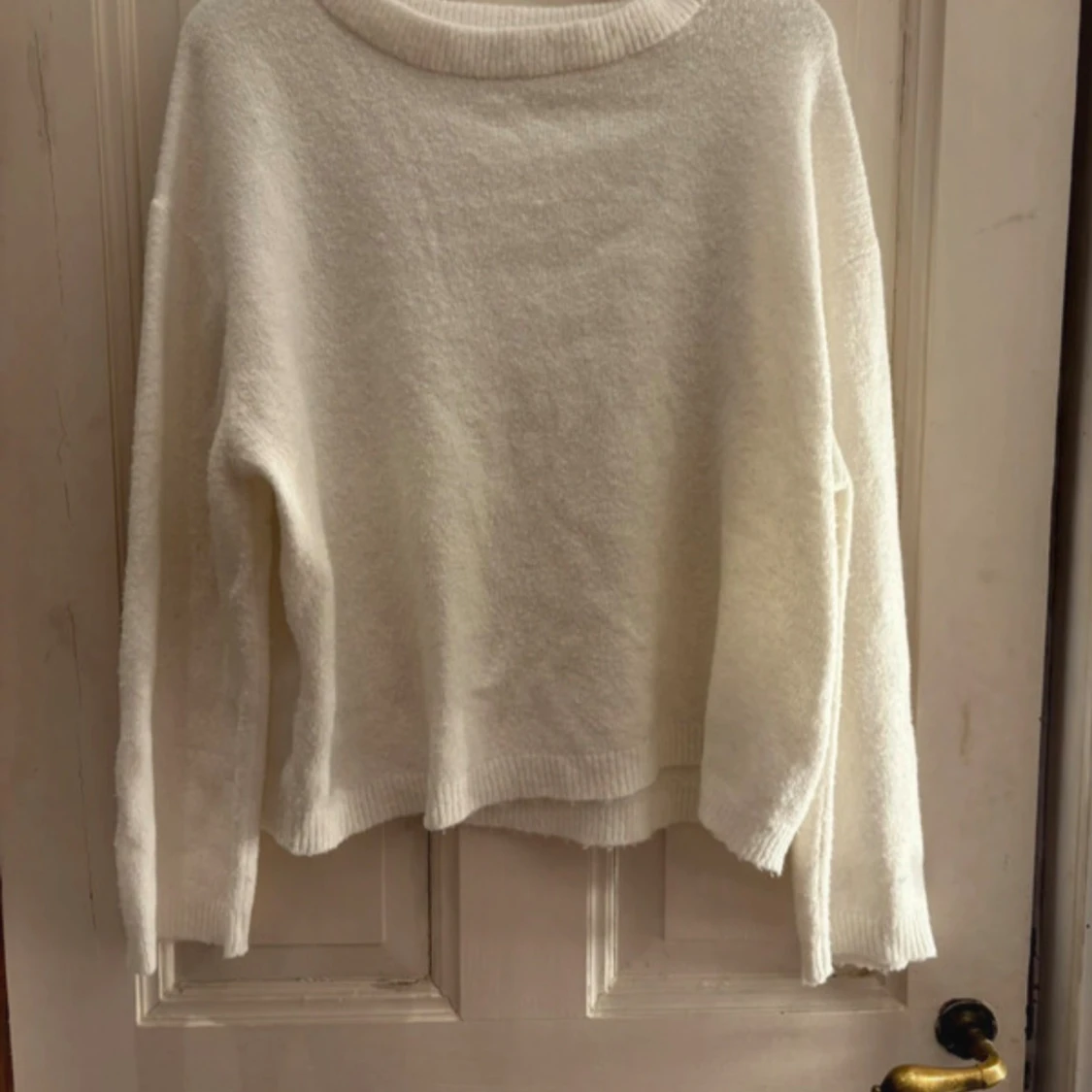 Vit stickad tröja med rund hals - 3
