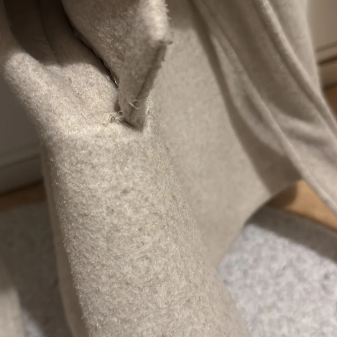 Beige kappa med bälte från Vero Moda - 2