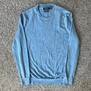 Ralph Lauren merinoull tröja - Ralph Lauren tröja i 100% merinoull och väldigt bra skick. Skriv för fler frågor och priser kan alltid diskuteras