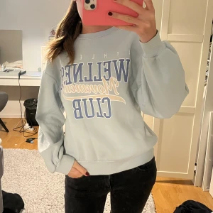 Ljusblå sweatshirt - Fint skick