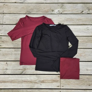 Toppar - Två stycken långärmade tröjor från lager 157 + en vinröd tisha från samma kollektion.  Använda fåtal gånger fortfarande i fint skick. Storlek XS